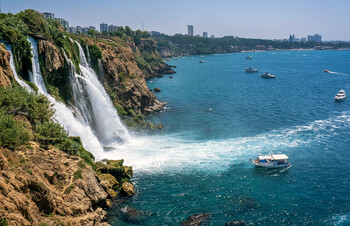 В аэропорту Анталии из-за забастовки возникли сложности с выдачей багажа 