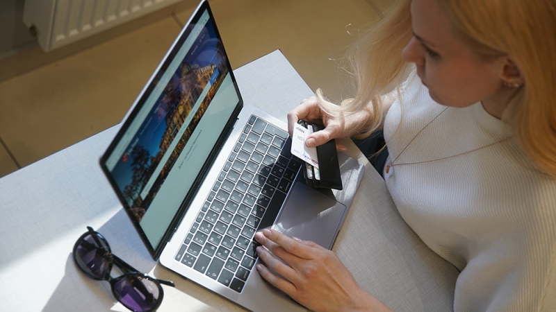 Эксперт раскрыл секреты успешного шопинга в онлайн-магазинах без покупки подделок