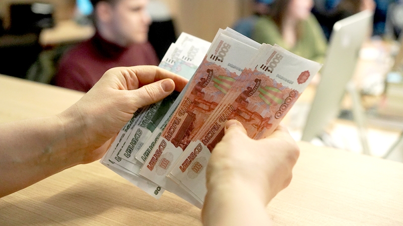 Эксперты сообщили об увеличении доходов внештатных специалистов разных профилей