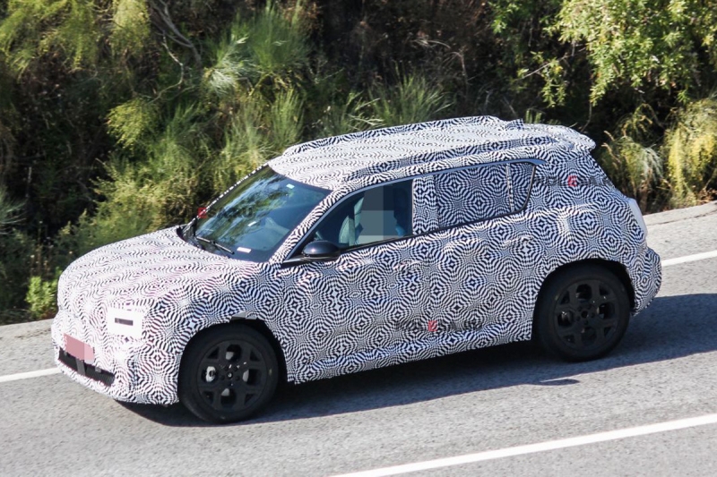 К премьере готовится конкурент Citroën ë-C3: кросс-хэтчбек Renault 4 проехался на камеру