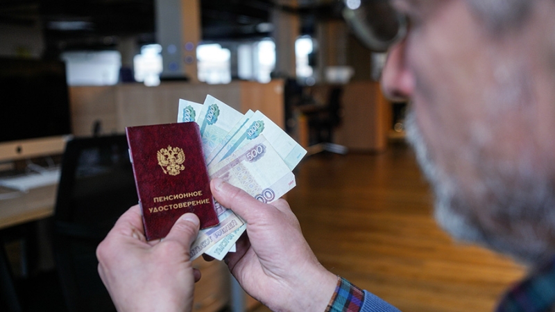 Путин подписал закон об индексации военных пенсий на 5,1%