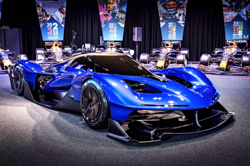 У монструозного трекового суперкара Red Bull RB17 будет дорожная версия от Lanzante