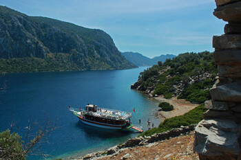 В горах Турции спасли трёх российских туристов