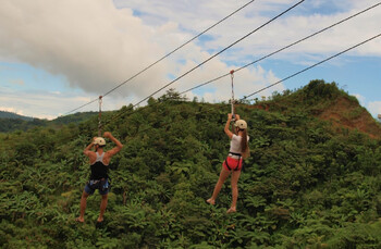 В Турции российские туристы сорвались с зиплайна  