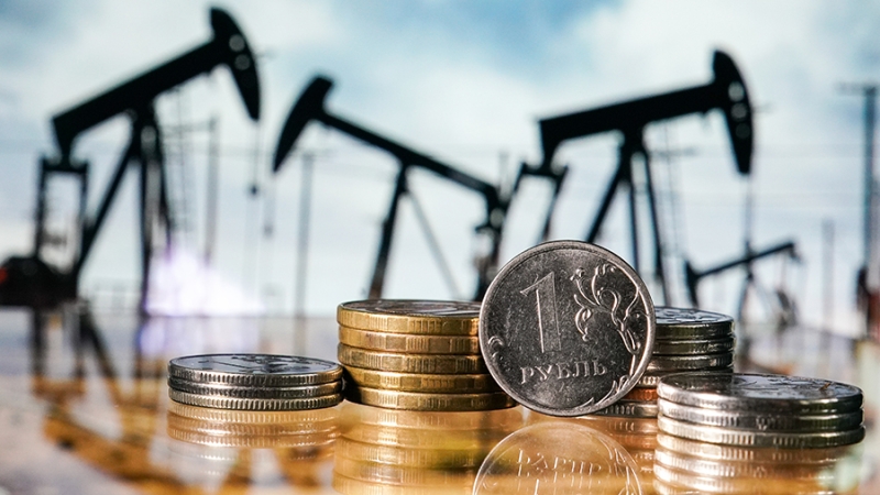 Эксперт назвал причины снижения стоимости нефти марки Brent