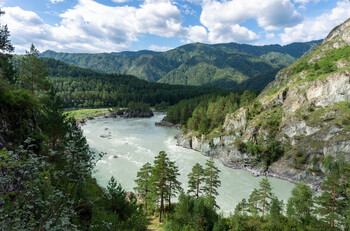 На Алтае двое туристов пропали при восхождении на гору Синюха 