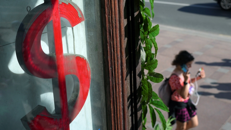 Экономист назвал реалистичным прогноз Минэк о среднем курсе доллара в 2025 году