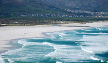 На ЮАР обрушился сильный снегопад, парализовавший движение на дорогах