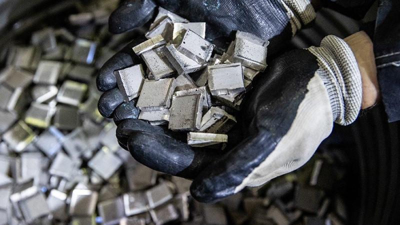 Путин предложил подумать об ограничении экспорта из РФ стратегического сырья