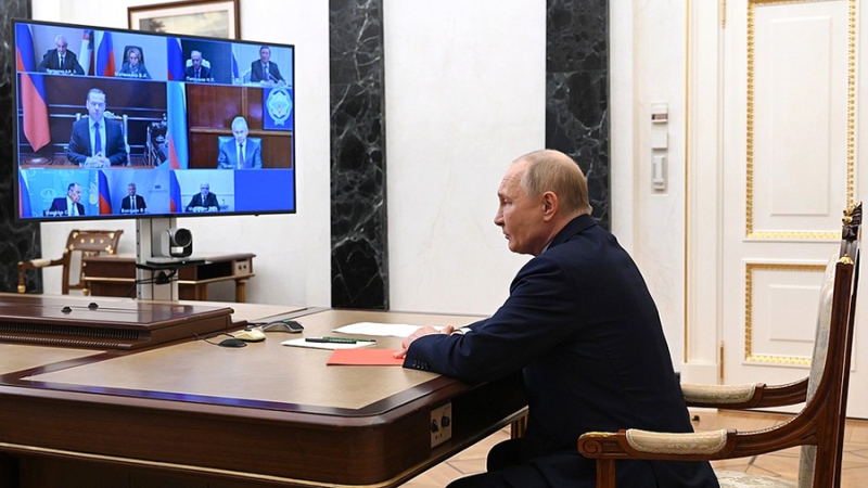 Путин обсудил с Совбезом РФ меры по формированию системы международных расчетов