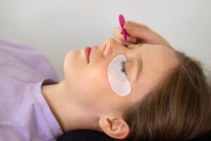 Материалы для наращивания ресниц: виды и советы по выбору качественных продуктов