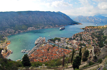 ЕС требует от Черногории ввести визы для россиян до 2027 года