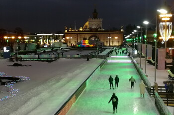 На ВДНХ открылся самый большой каток Москвы