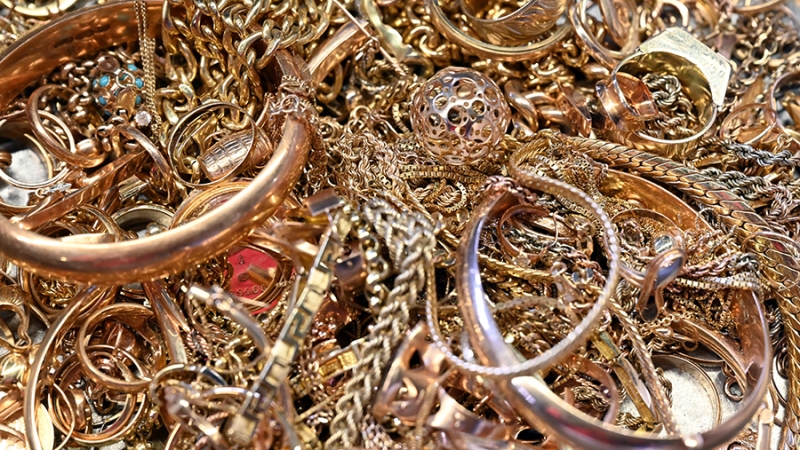 Правительство временно запретило вывоз отходов и лома драгметаллов из РФ