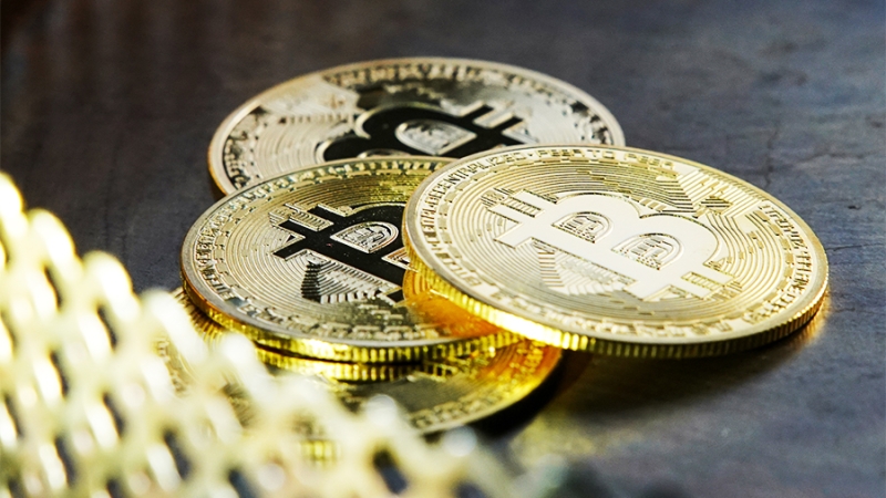 Стоимость биткоина впервые превысила $80 тыс.