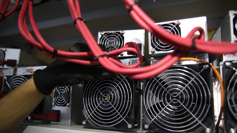 Новак анонсировал выход постановления об ограничении майнинга в РФ