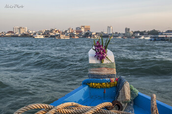 В Паттайе турист из РФ пытался вплавь добраться до острова Ко Лан 