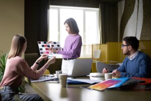 Чем занимается брендинговое агентство: основные этапы работы и примеры успешных кейсов