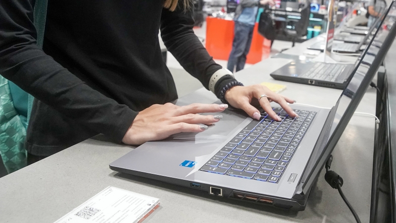 ПК не дешевеет: ноутбуки вошли в топ-3 по росту цен среди электроники