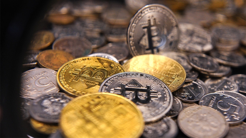 Стоимость биткоина впервые в истории превысила $109 тыс.