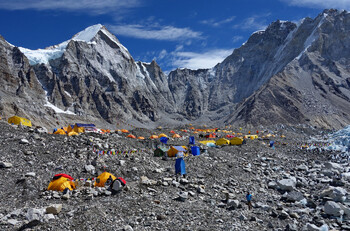 В Непале повысили плату за восхождение на Эверест для иностранцев