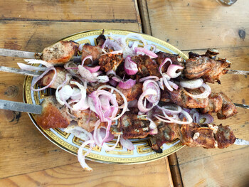 В Сочи на праздничных каникулах съели 562 000 порций шашлыка