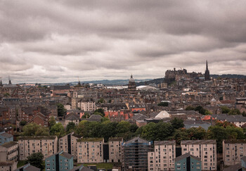В Великобритании объявлен красный уровень опасности из-за шторма «Эйоуин»