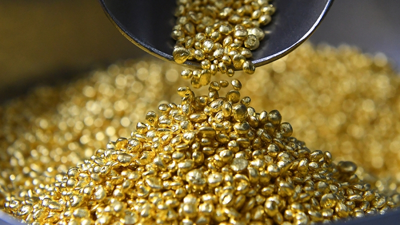 Цена на золото на фоне угроз Трампа достигла рекордных $2900