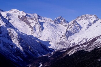 Двое альпинистов погибли под лавиной в горах Карачаево-Черкесии