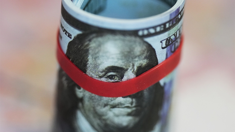 Эксперт раскрыл причины резкого падение курса доллара на рынке Forex