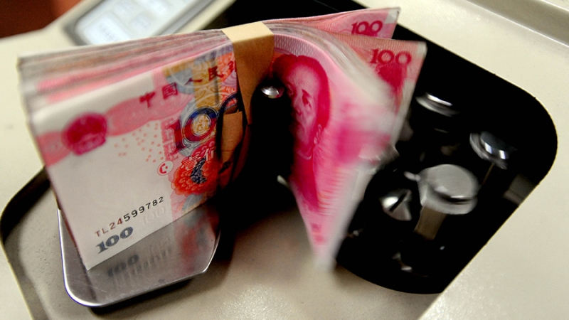 Эксперт рассказал о причинах падения курса юаня