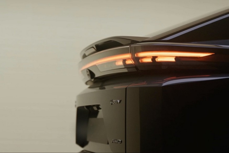 Toyota анонсировала новый купеобразный кроссовер для Европы