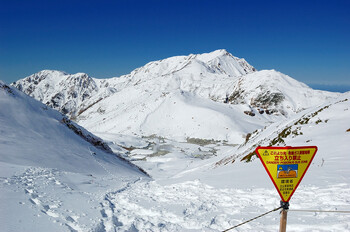 В Японии выпало более пяти метров снега