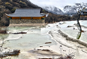 В Китае десятки жителей пропали без вести после схода оползня