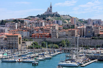 Взрыв прогремел на территории консульства РФ в Марселе