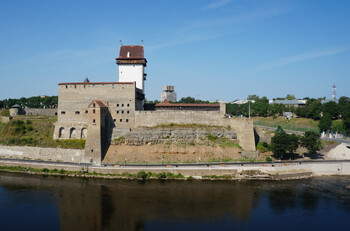 Эстония временно закроет КПП в Нарве на границе с Россией