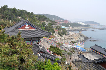 Генконсульство РФ в Пусане призвало россиян к осторожности из-за пожаров 