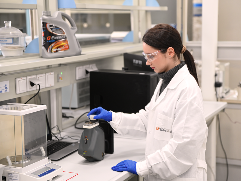 Известная гонщица Ирина Сидоркова высоко оценила производство моторных масел G-Energy в Омске