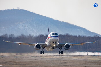 Самолёт SSJ-100 выполнил первый полёт с российскими двигателями