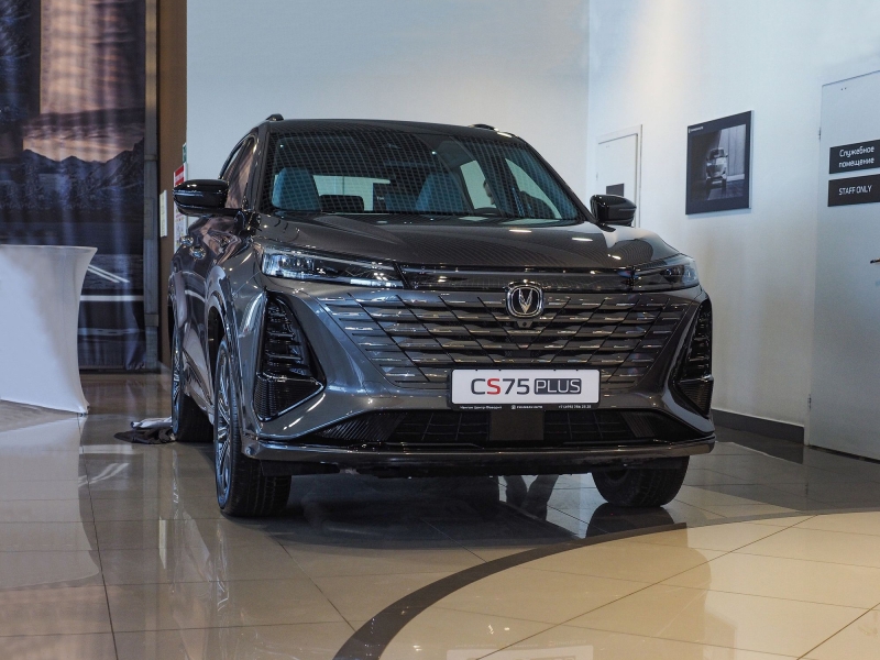 В дилерских центрах Favorit Motors представили Changan CS75 Plus