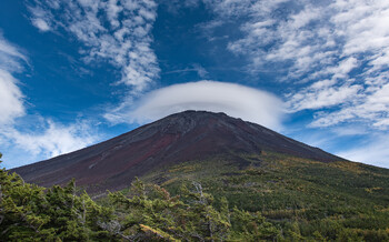 В Японии все маршруты на гору Фудзи станут платными