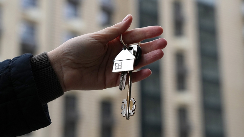 Выдачи семейной ипотеки за год выросли в полтора раза