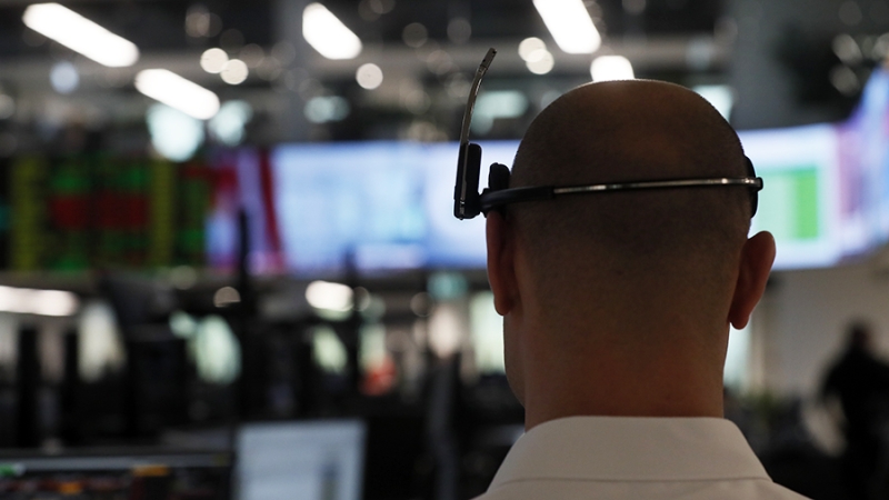 Экономист объяснил падение фондовых индексов по всему миру