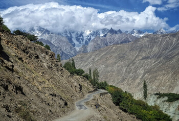 Индия и Пакистан закрыли границы и ввели взаимные ограничения