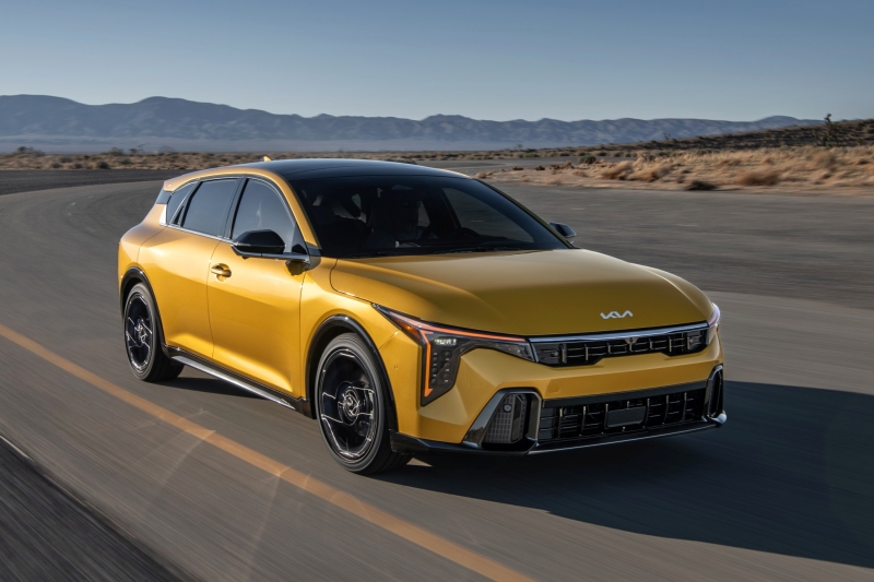 Kia K4 хэтчбек справил премьеру в США: элегантнее седана, но без технических отличий