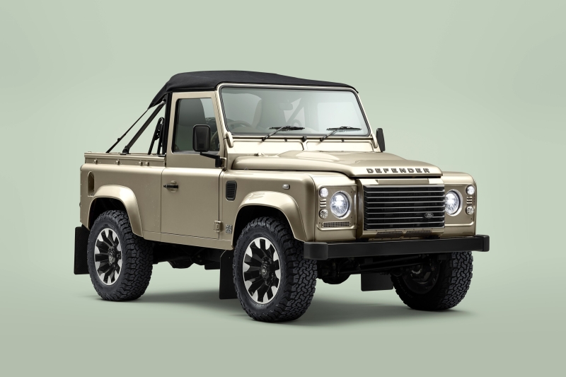 Классический Defender с V8 и мягким верхом теперь доступен и в заводском исполнении