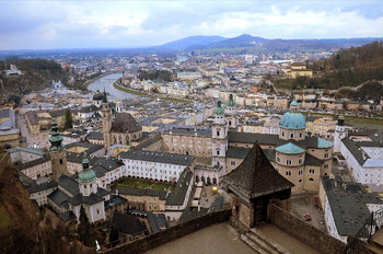 Консульство Венгрии в Екатеринбурге прекратило выдачу виз Австрии