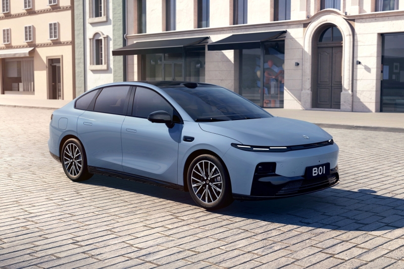 Leapmotor B01: дешёвый, но щедро оснащённый седан на базе кроссовера B10