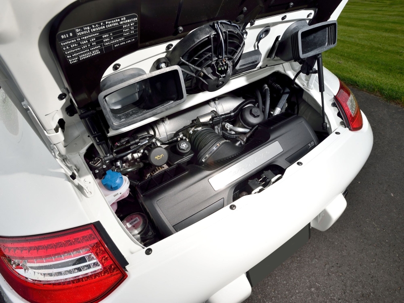 ЛУКОЙЛ начал производство моторного масла для спортивных автомобилей