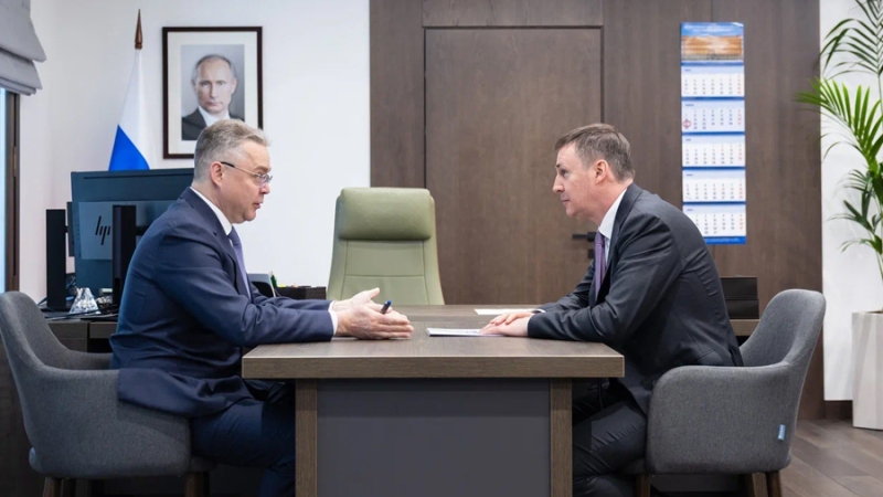 Патрушев обсудил с губернатором Ставропольского края ход весенних полевых работ